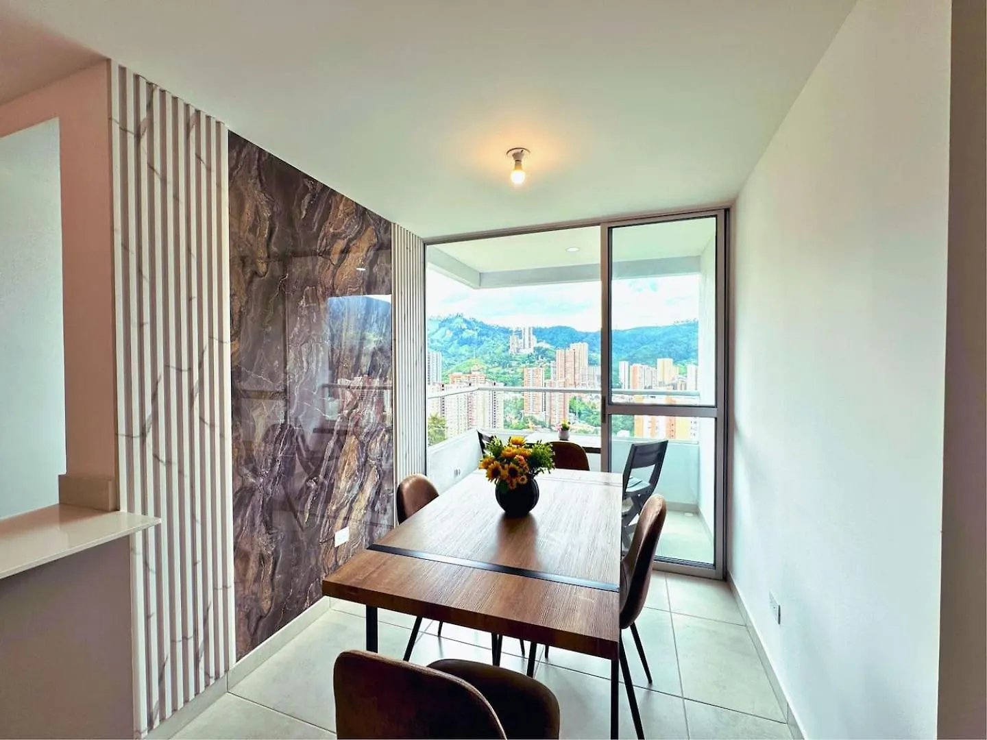 3Br Stunning Views Minimalist Sabaneta Apartment