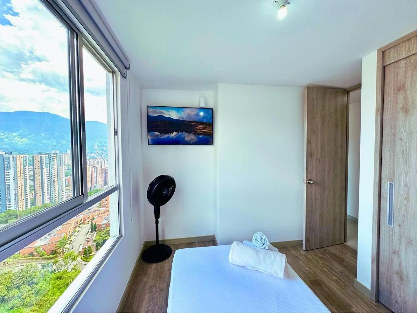 3Br Stunning Views Minimalist Sabaneta Apartment